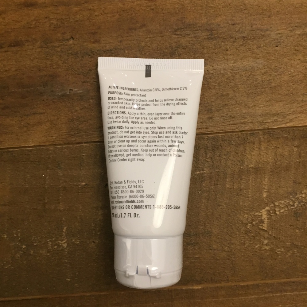 Rodan + Fields Soothe Sensitive Skin Treatment - Picture 3 of 3
